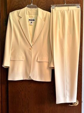 Votre Nom Women's Polyester Pantsuit Size 2 Like New